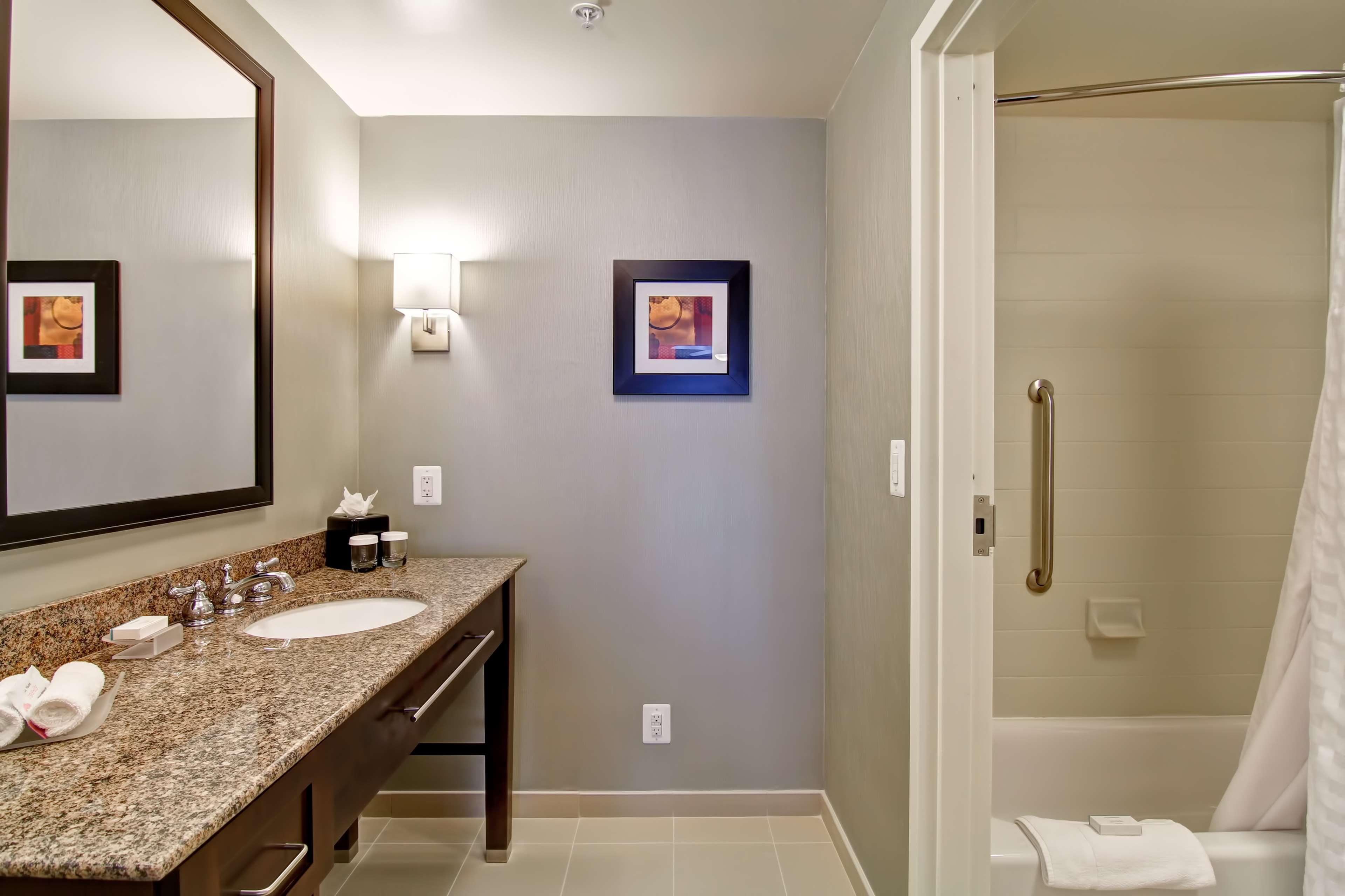 Homewood Suites By Hilton Woodbridge Exteriér fotografie