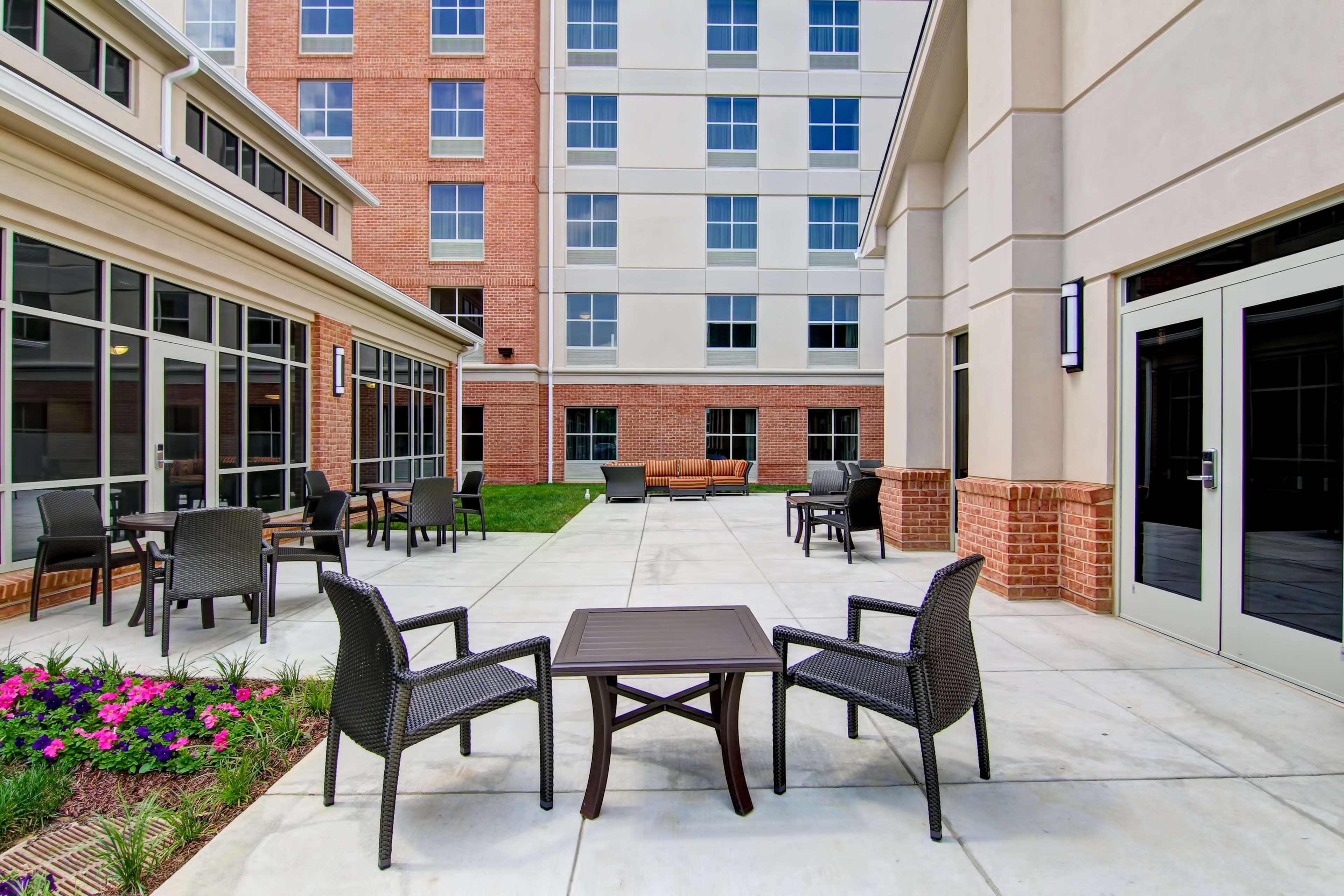 Homewood Suites By Hilton Woodbridge Exteriér fotografie