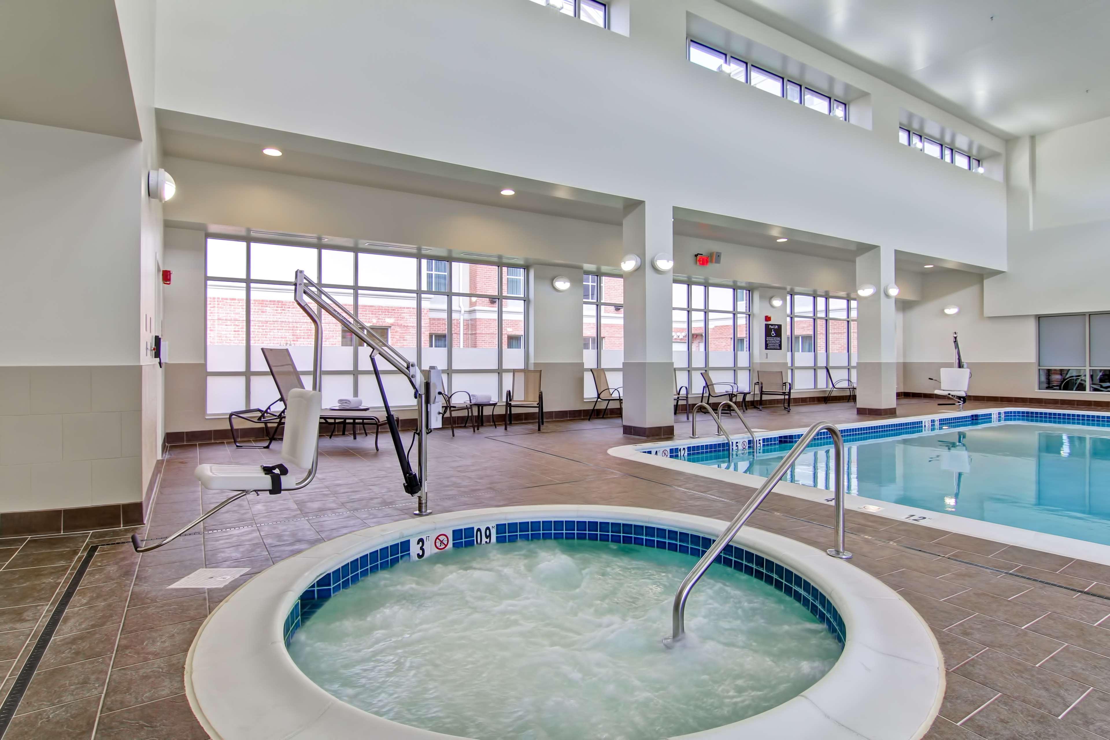 Homewood Suites By Hilton Woodbridge Exteriér fotografie